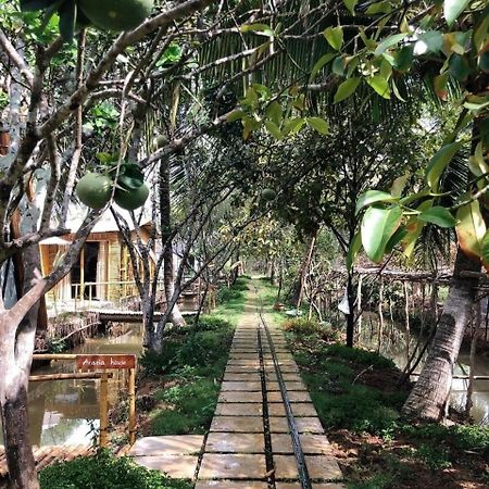 Hide Away Bungalows In Ben Tre City Exterior foto