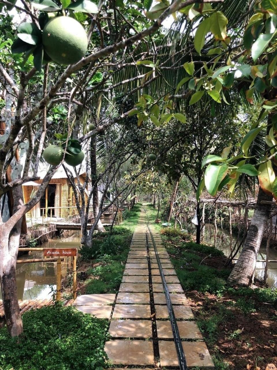 Hide Away Bungalows In Ben Tre City Exterior foto